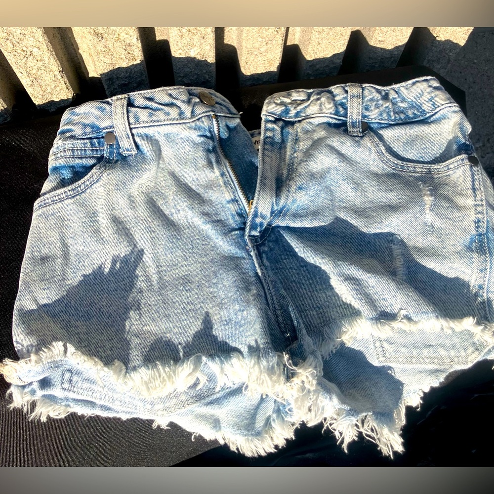Wrangler Branded Denim Shorts in Size 27